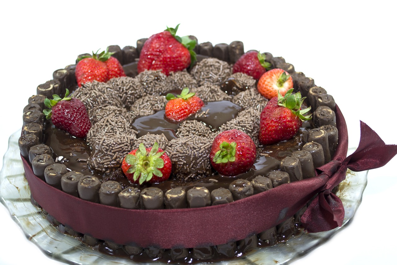 tarta con fresas y chocolate